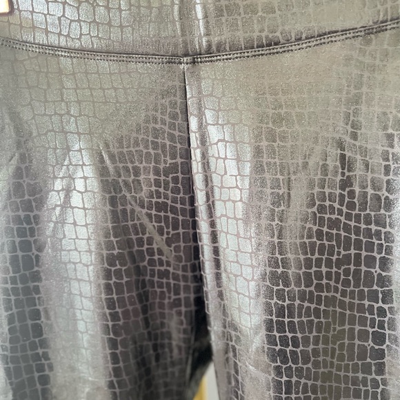 Express faux leather - Picture 6 of 9